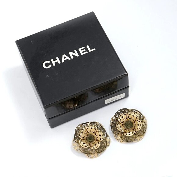CHANEL CC Logo Green Gripoix Filigree Camellia Earrings Gold Tone 01A Auth w/Box - Picture 6 of 6